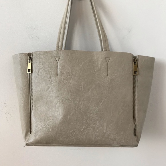 Free People Handbags - Free People beige coloured zippered tote